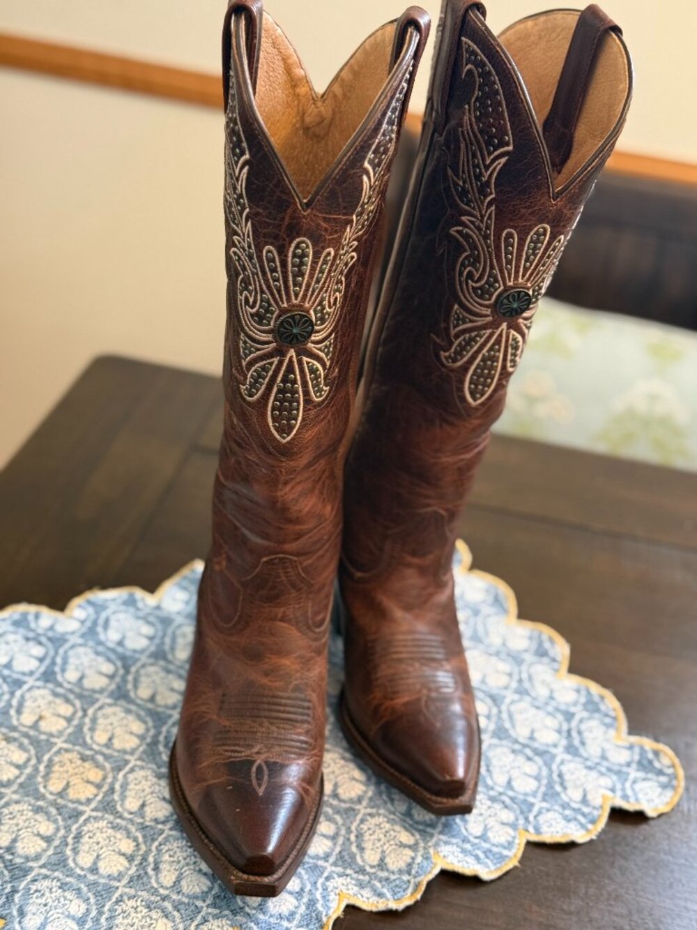 Shyanne women's boots size 6-1/2